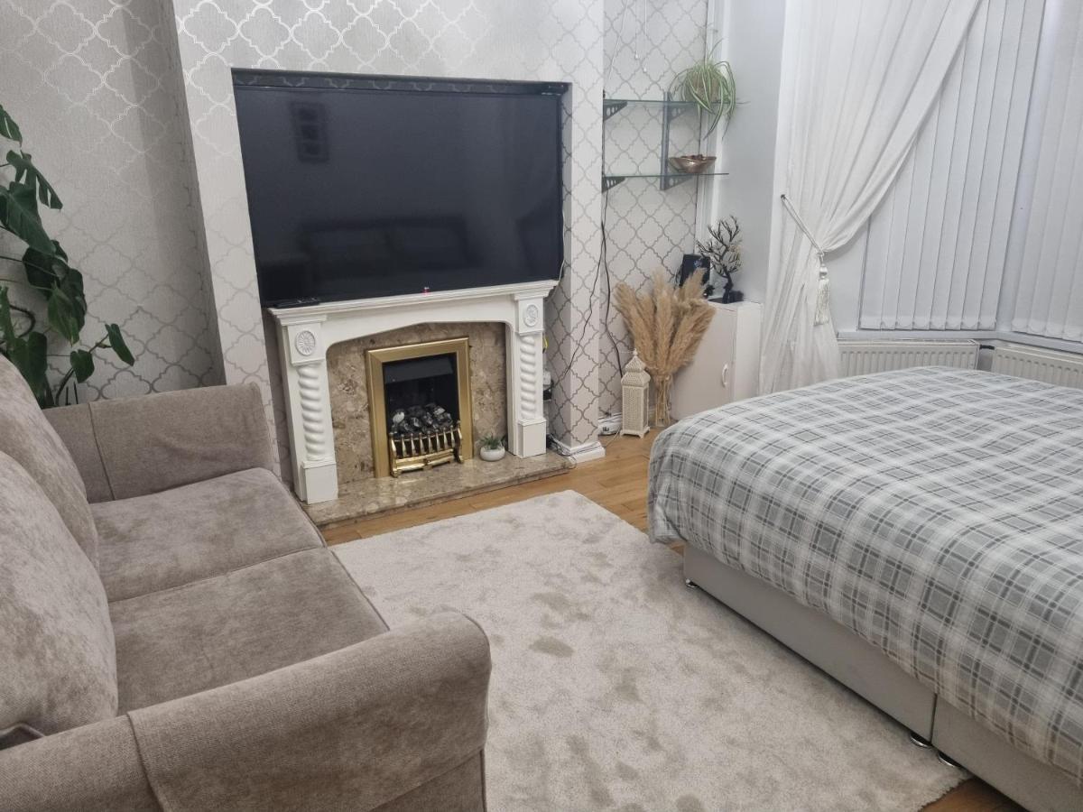 Private Double Room In 卡迪夫 外观 照片