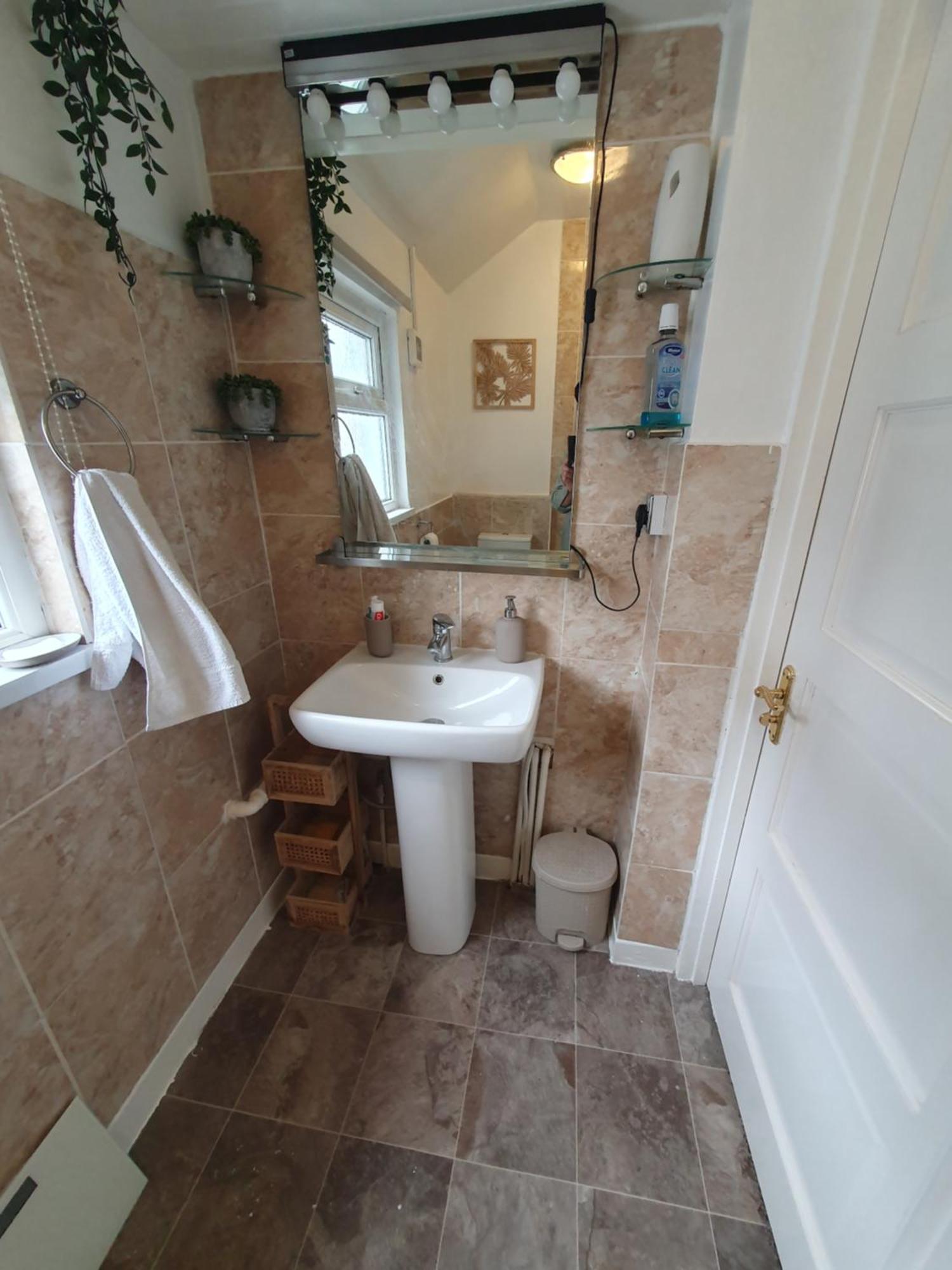 Private Double Room In 卡迪夫 外观 照片
