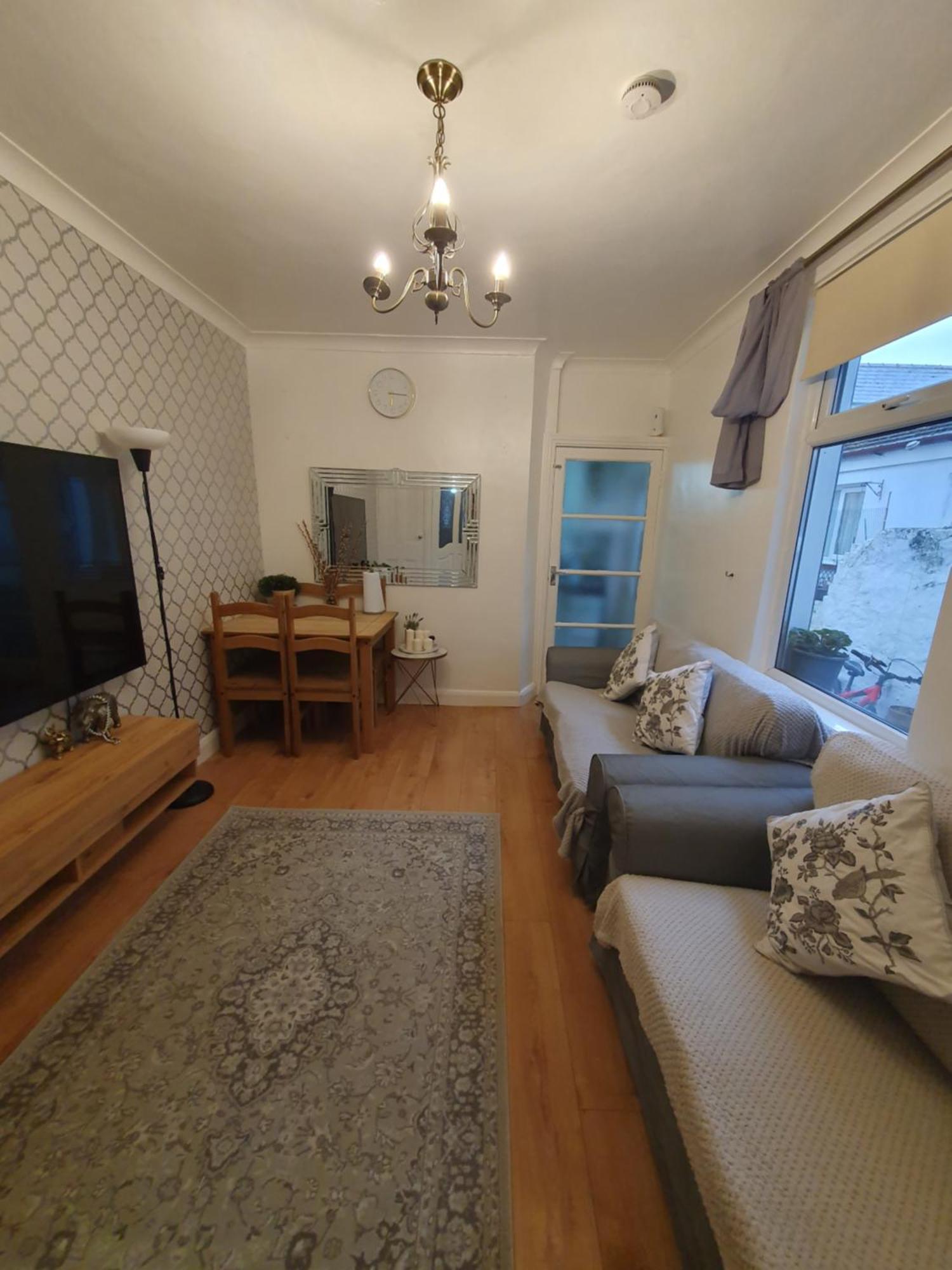 Private Double Room In 卡迪夫 外观 照片